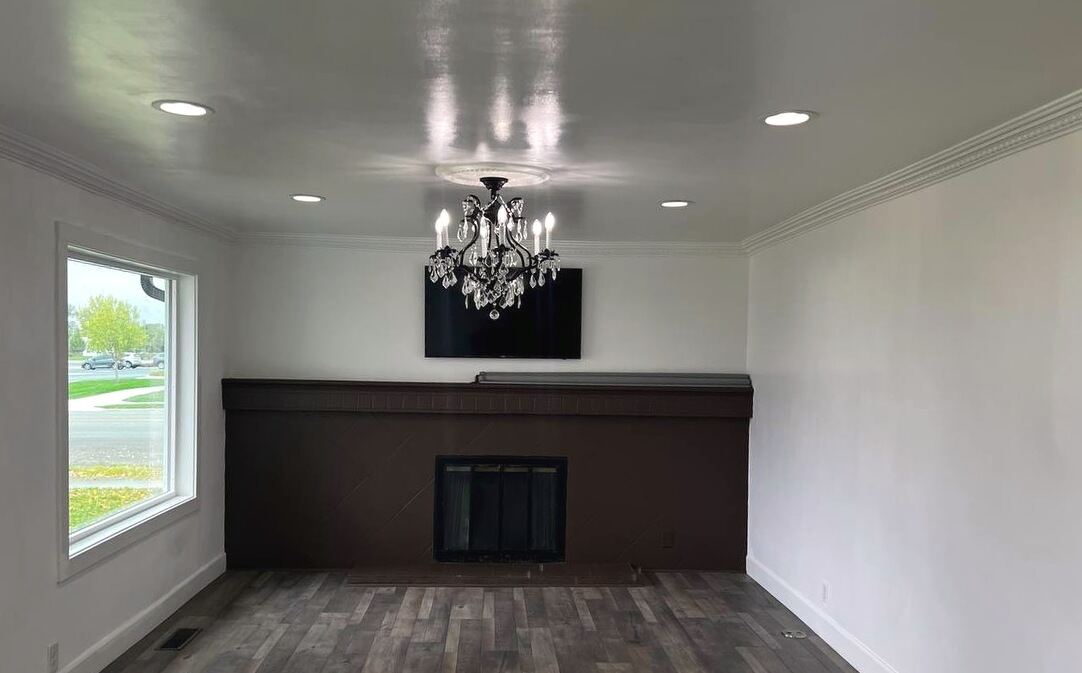 Large front room with a tiled fireplace, crown molding, recessed lighting, a chandelier and wide-plank flooring